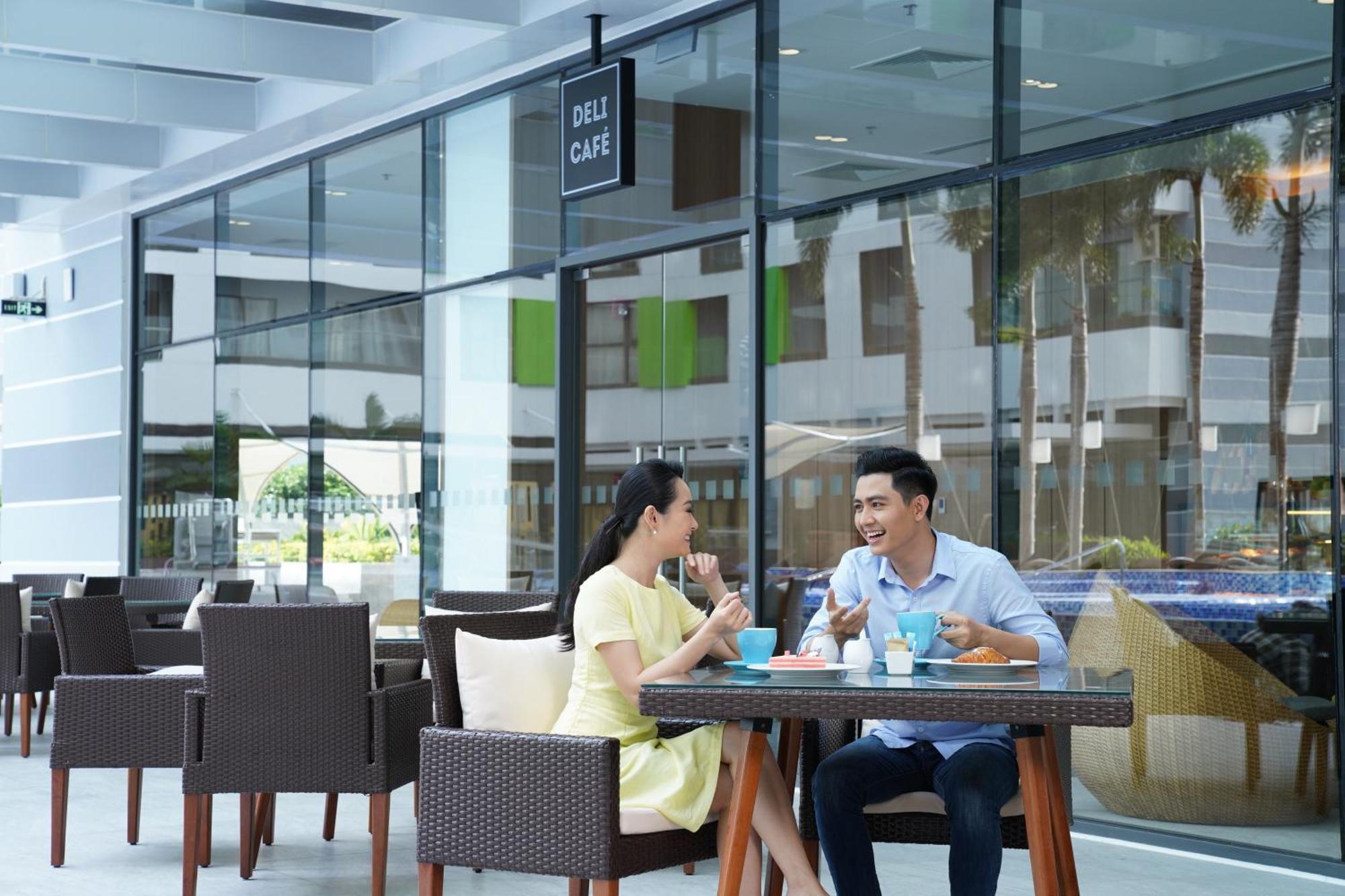 Holiday Inn & Suites Saigon Airport By Ihg Хошимін Екстер'єр фото