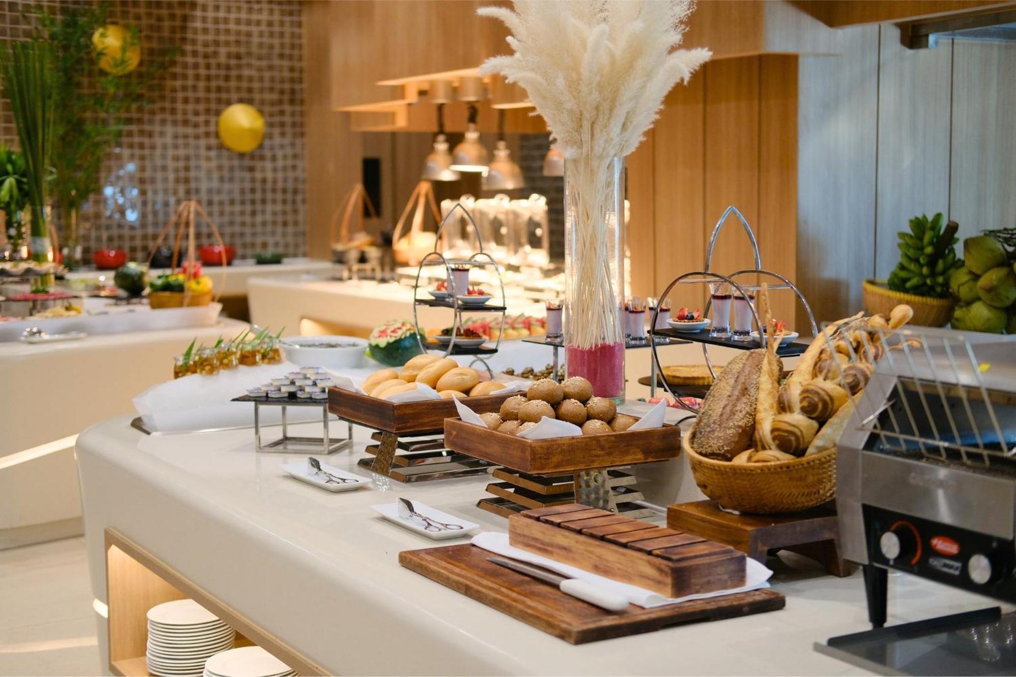 Holiday Inn & Suites Saigon Airport By Ihg Хошимін Екстер'єр фото