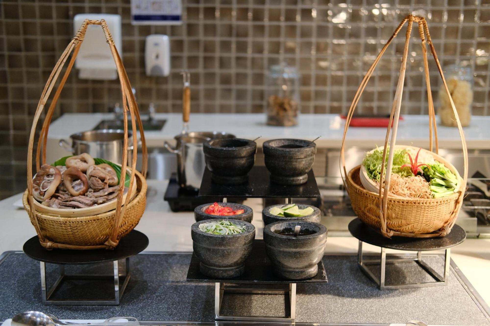 Holiday Inn & Suites Saigon Airport By Ihg Хошимін Екстер'єр фото