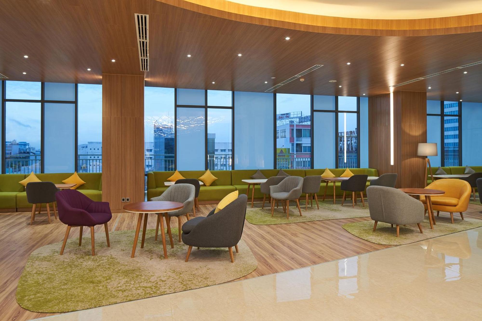 Holiday Inn & Suites Saigon Airport By Ihg Хошимін Екстер'єр фото