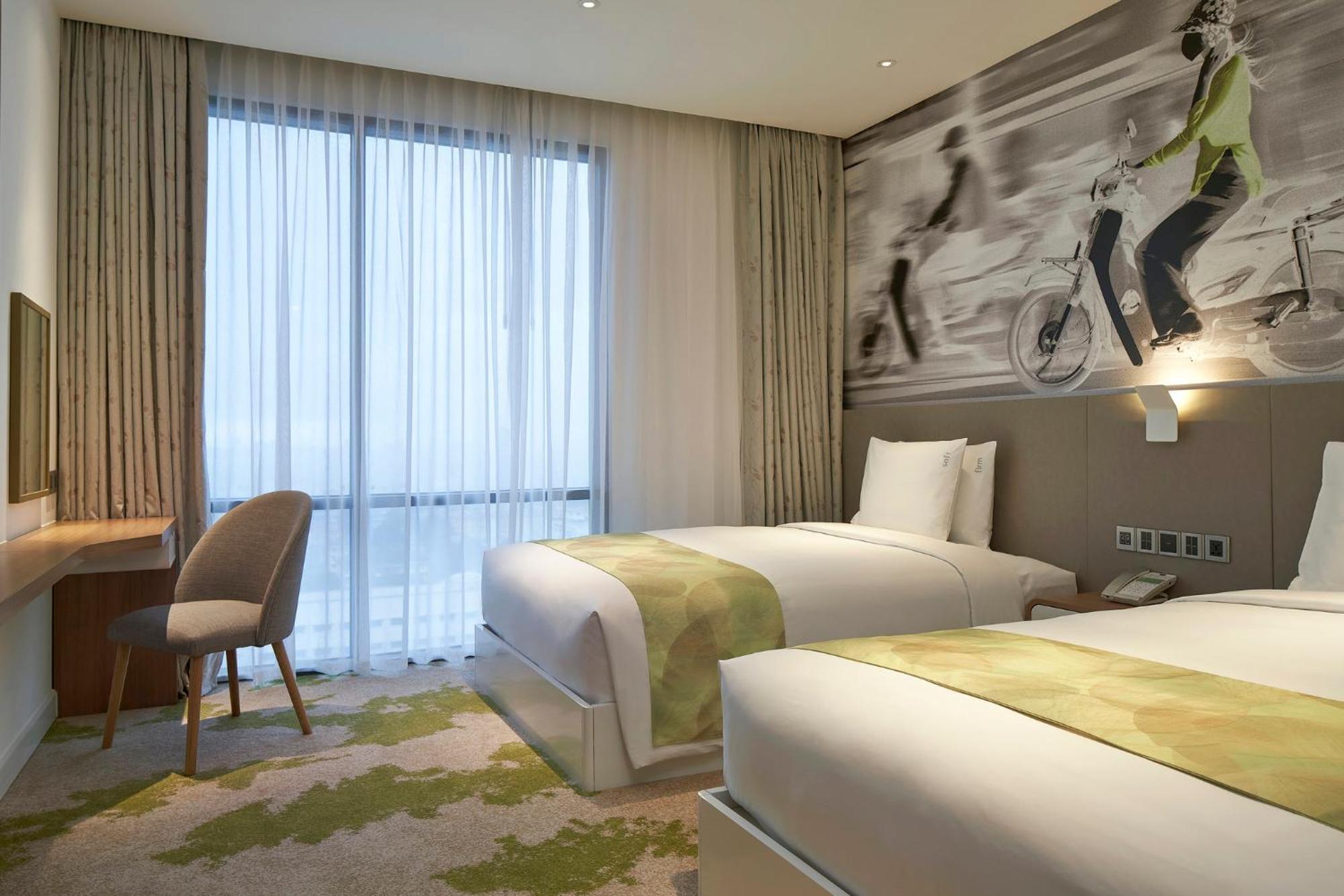 Holiday Inn & Suites Saigon Airport By Ihg Хошимін Екстер'єр фото